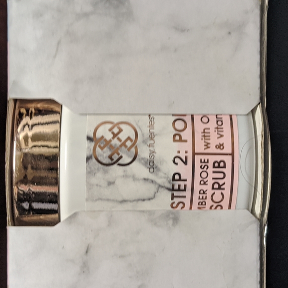 Daisy Fuentes 3-Step Rich Skin Rescue - Picture 5 of 9